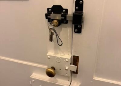 new lock supplied in giffnock by marlie locksmiths